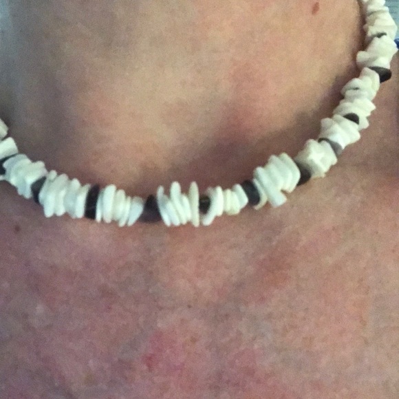 Shell Necklace - Picture 2 of 8